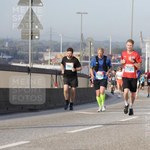 03.10.2026 - Köhlbrandbrückenlauf Yannick Fuchs http://msf.ph/oto/10775353 03.10.2026 09:40:39 Position 2 1640, 1641 meine-sportfotos.de
