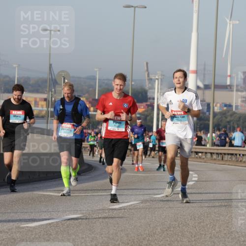 03.10.2026 - Köhlbrandbrückenlauf Yannick Fuchs http://msf.ph/oto/10775359 03.10.2026 09:40:39 Position 2 2257, 1641, 1640, 500 meine-sportfotos.de