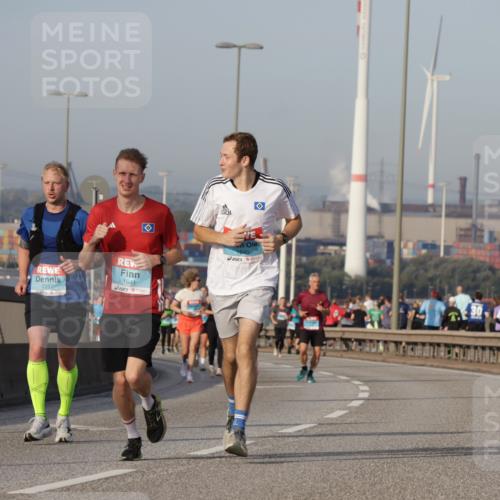 03.10.2026 - Köhlbrandbrückenlauf Yannick Fuchs http://msf.ph/oto/10775377 03.10.2026 09:40:40 Position 2 83, 1791, 2257, 1641, 1640, 1500 meine-sportfotos.de