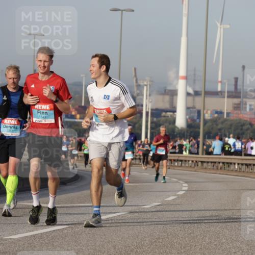 03.10.2026 - Köhlbrandbrückenlauf Yannick Fuchs http://msf.ph/oto/10775386 03.10.2026 09:40:41 Position 2 1791, 2257, 1641, 500 meine-sportfotos.de
