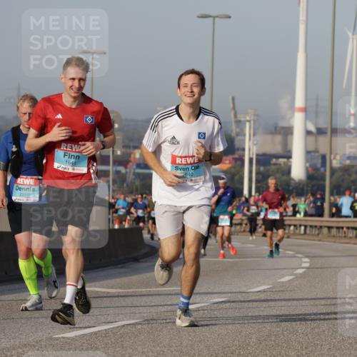 03.10.2026 - Köhlbrandbrückenlauf Yannick Fuchs http://msf.ph/oto/10775397 03.10.2026 09:40:41 Position 2 1791, 2257, 1641, 640 meine-sportfotos.de