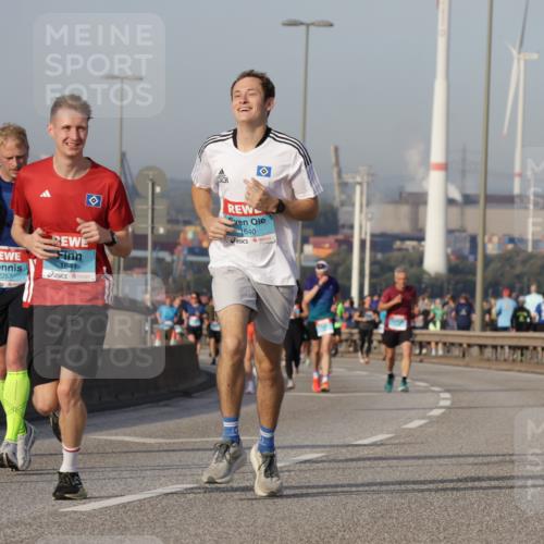 03.10.2026 - Köhlbrandbrückenlauf Yannick Fuchs http://msf.ph/oto/10775401 03.10.2026 09:40:41 Position 2 2257, 1641, 1640, 500 meine-sportfotos.de