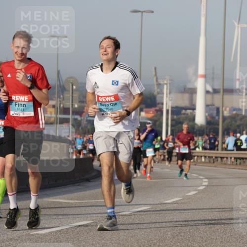 03.10.2026 - Köhlbrandbrückenlauf Yannick Fuchs http://msf.ph/oto/10775405 03.10.2026 09:40:42 Position 2 2, 2257, 1641, 1640 meine-sportfotos.de