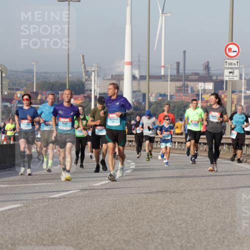 03.10.2026 - Köhlbrandbrückenlauf Yannick Fuchs http://msf.ph/oto/10775486 03.10.2026 09:41:01 Position 2 1666, 2918, 1500 meine-sportfotos.de