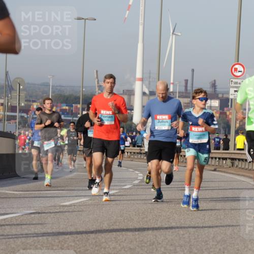 03.10.2026 - Köhlbrandbrückenlauf Yannick Fuchs http://msf.ph/oto/10775600 03.10.2026 09:41:11 Position 2 256, 1108, 1500, 1109, 3821, 1039 meine-sportfotos.de