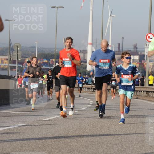03.10.2026 - Köhlbrandbrückenlauf Yannick Fuchs http://msf.ph/oto/10775604 03.10.2026 09:41:11 Position 2 1108, 1109, 3821, 150, 1039 meine-sportfotos.de