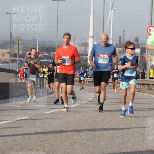 03.10.2026 - Köhlbrandbrückenlauf Yannick Fuchs http://msf.ph/oto/10775607 03.10.2026 09:41:11 Position 2 1424, 1109, 3821, 9, 1039 meine-sportfotos.de
