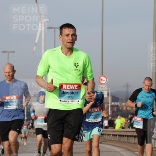 03.10.2026 - Köhlbrandbrückenlauf Yannick Fuchs http://msf.ph/oto/10775618 03.10.2026 09:41:13 Position 2 109, 1039, 3821, 6, 2380 meine-sportfotos.de