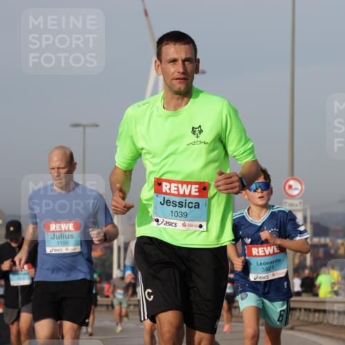 03.10.2026 - Köhlbrandbrückenlauf Yannick Fuchs http://msf.ph/oto/10775626 03.10.2026 09:41:14 Position 2 1108, 1109, 1039, 3821, 5172 meine-sportfotos.de