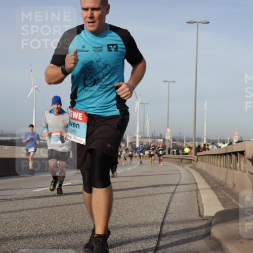 03.10.2026 - Köhlbrandbrückenlauf Yannick Fuchs http://msf.ph/oto/10775674 03.10.2026 09:41:19 Position 2 16, 2016, 2380 meine-sportfotos.de