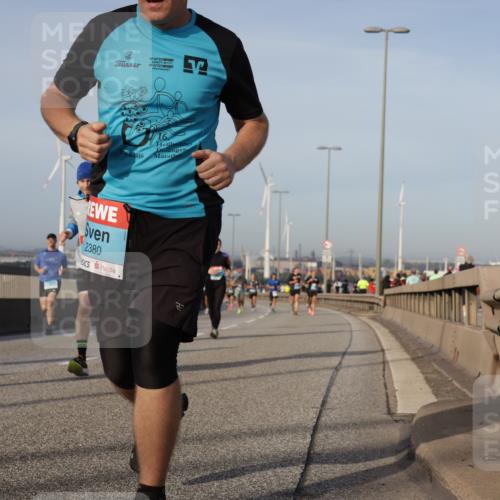 03.10.2026 - Köhlbrandbrückenlauf Yannick Fuchs http://msf.ph/oto/10775677 03.10.2026 09:41:20 Position 2 2016, 16, 2380 meine-sportfotos.de