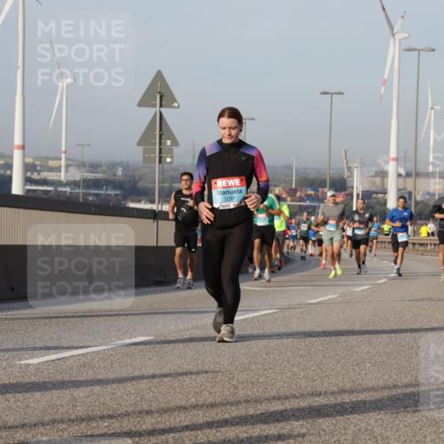 03.10.2026 - Köhlbrandbrückenlauf Yannick Fuchs http://msf.ph/oto/10775688 03.10.2026 09:41:21 Position 2 2306, 2297 meine-sportfotos.de