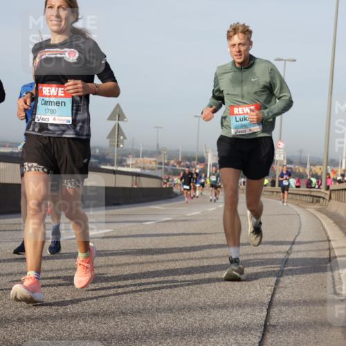 03.10.2026 - Köhlbrandbrückenlauf Yannick Fuchs http://msf.ph/oto/10775808 03.10.2026 09:41:32 Position 2 1776, 1780, 2495 meine-sportfotos.de
