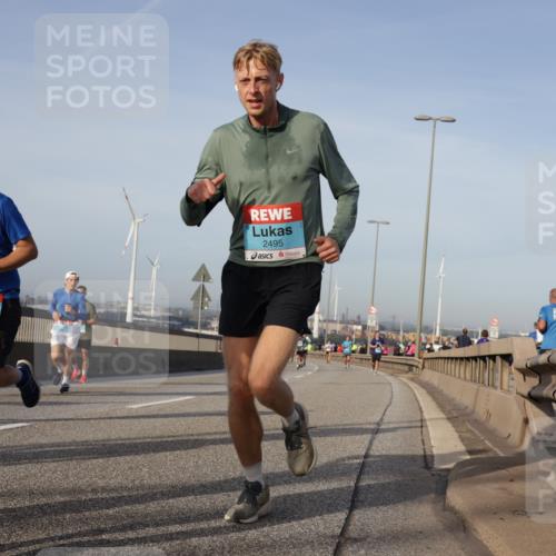 03.10.2026 - Köhlbrandbrückenlauf Yannick Fuchs http://msf.ph/oto/10775817 03.10.2026 09:41:33 Position 2 1910, 2399, 2495, 8 meine-sportfotos.de