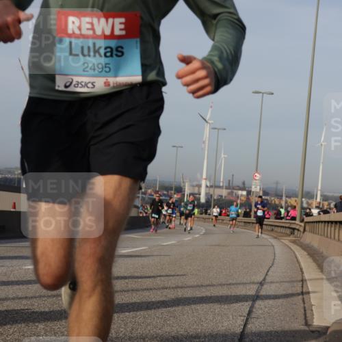 03.10.2026 - Köhlbrandbrückenlauf Yannick Fuchs http://msf.ph/oto/10775824 03.10.2026 09:41:33 Position 2 2495 meine-sportfotos.de