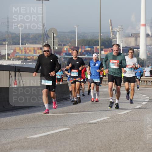 03.10.2026 - Köhlbrandbrückenlauf Yannick Fuchs http://msf.ph/oto/10775840 03.10.2026 09:41:35 Position 2 61 meine-sportfotos.de