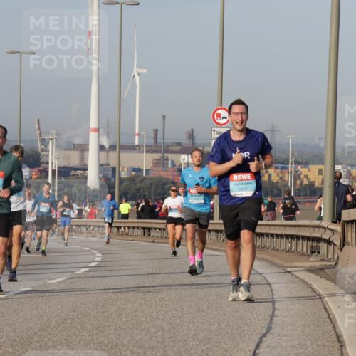 03.10.2026 - Köhlbrandbrückenlauf Yannick Fuchs http://msf.ph/oto/10775877 03.10.2026 09:41:39 Position 2 2406, 1500, 2019 meine-sportfotos.de