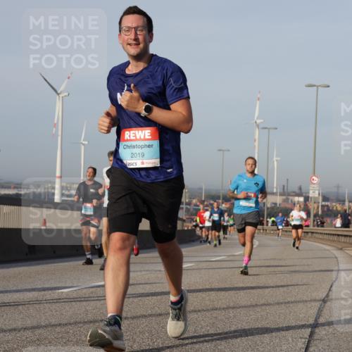 03.10.2026 - Köhlbrandbrückenlauf Yannick Fuchs http://msf.ph/oto/10775933 03.10.2026 09:41:44 Position 2 2406, 2019 meine-sportfotos.de