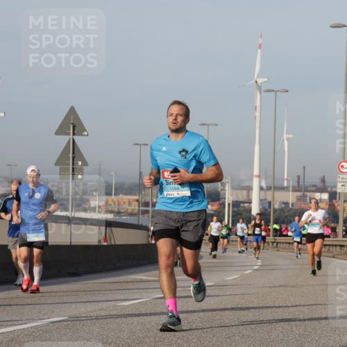 03.10.2026 - Köhlbrandbrückenlauf Yannick Fuchs http://msf.ph/oto/10775944 03.10.2026 09:41:45 Position 2 2200, 1834, 1594, 500 meine-sportfotos.de