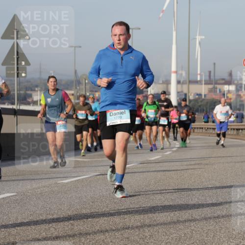 03.10.2026 - Köhlbrandbrückenlauf Yannick Fuchs http://msf.ph/oto/10776004 03.10.2026 09:42:01 Position 2 1722, 1770 meine-sportfotos.de