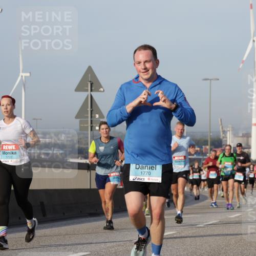 03.10.2026 - Köhlbrandbrückenlauf Yannick Fuchs http://msf.ph/oto/10776019 03.10.2026 09:42:02 Position 2 1722, 1770 meine-sportfotos.de
