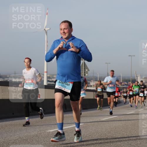 03.10.2026 - Köhlbrandbrückenlauf Yannick Fuchs http://msf.ph/oto/10776025 03.10.2026 09:42:03 Position 2 1722, 1770 meine-sportfotos.de