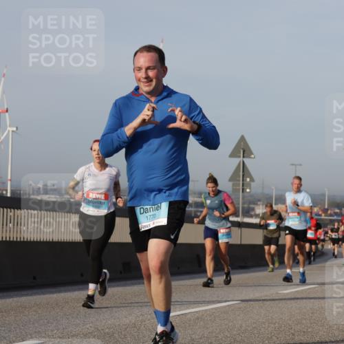 03.10.2026 - Köhlbrandbrückenlauf Yannick Fuchs http://msf.ph/oto/10776030 03.10.2026 09:42:03 Position 2 1770 meine-sportfotos.de