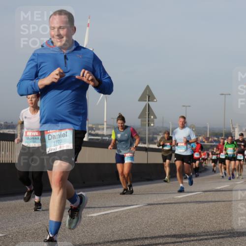 03.10.2026 - Köhlbrandbrückenlauf Yannick Fuchs http://msf.ph/oto/10776033 03.10.2026 09:42:03 Position 2 1722, 1770 meine-sportfotos.de