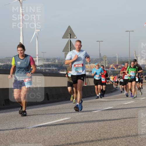 03.10.2026 - Köhlbrandbrückenlauf Yannick Fuchs http://msf.ph/oto/10776040 03.10.2026 09:42:04 Position 2 1715, 2027 meine-sportfotos.de