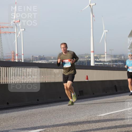 03.10.2026 - Köhlbrandbrückenlauf Yannick Fuchs http://msf.ph/oto/10776074 03.10.2026 09:42:07 Position 2  meine-sportfotos.de