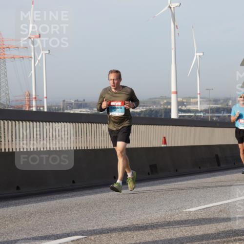 03.10.2026 - Köhlbrandbrückenlauf Yannick Fuchs http://msf.ph/oto/10776077 03.10.2026 09:42:08 Position 2 2729 meine-sportfotos.de