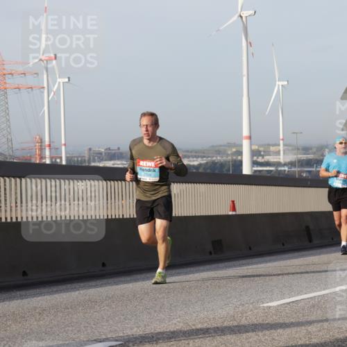 03.10.2026 - Köhlbrandbrückenlauf Yannick Fuchs http://msf.ph/oto/10776081 03.10.2026 09:42:08 Position 2 2729 meine-sportfotos.de