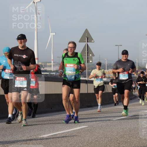 03.10.2026 - Köhlbrandbrückenlauf Yannick Fuchs http://msf.ph/oto/10776118 03.10.2026 09:42:11 Position 2 1262, 2343, 3900, 2227, 1454 meine-sportfotos.de