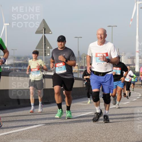 03.10.2026 - Köhlbrandbrückenlauf Yannick Fuchs http://msf.ph/oto/10776128 03.10.2026 09:42:12 Position 2 3900, 2011, 2227, 145, 33 meine-sportfotos.de