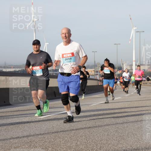 03.10.2026 - Köhlbrandbrückenlauf Yannick Fuchs http://msf.ph/oto/10776155 03.10.2026 09:42:13 Position 2 200, 227, 1454 meine-sportfotos.de