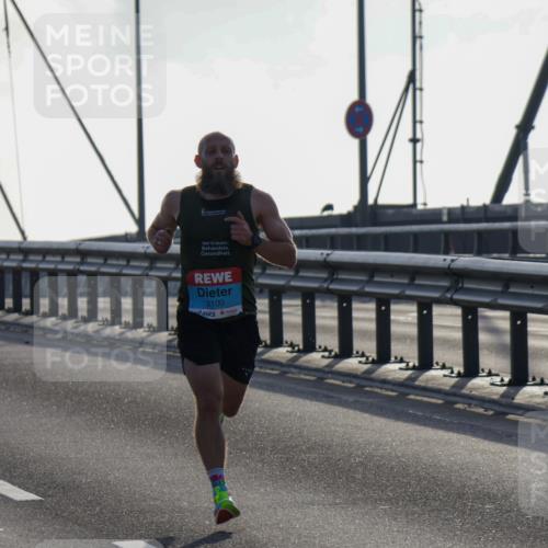 03.10.2026 - Köhlbrandbrückenlauf Yannick Fuchs http://msf.ph/oto/10776160 03.10.2026 09:16:23 Position 1 2100 meine-sportfotos.de