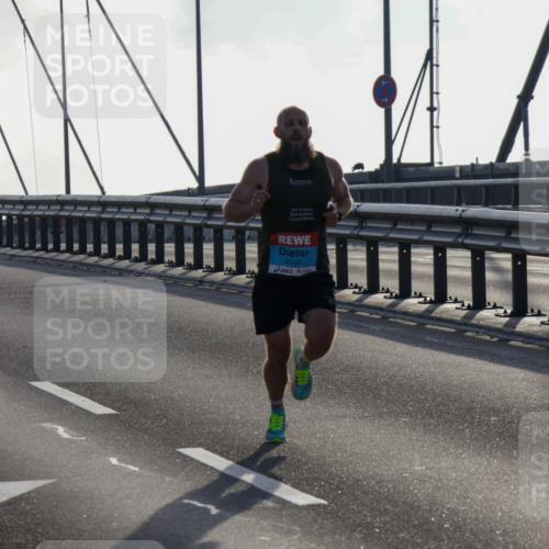 03.10.2026 - Köhlbrandbrückenlauf Yannick Fuchs http://msf.ph/oto/10776164 03.10.2026 09:16:23 Position 1 2100 meine-sportfotos.de