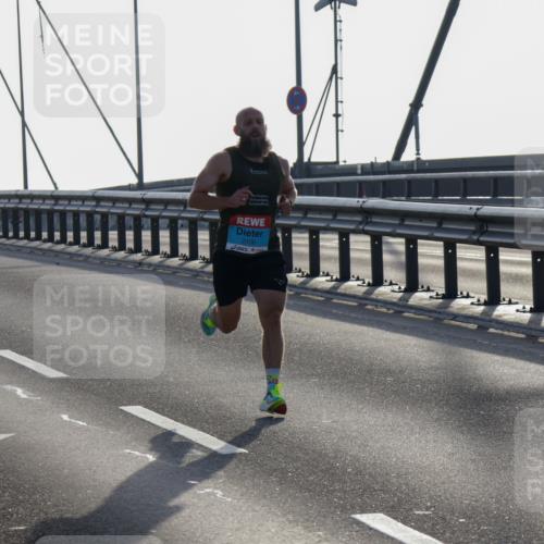 03.10.2026 - Köhlbrandbrückenlauf Yannick Fuchs http://msf.ph/oto/10776166 03.10.2026 09:16:23 Position 1 2100 meine-sportfotos.de
