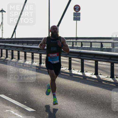 03.10.2026 - Köhlbrandbrückenlauf Yannick Fuchs http://msf.ph/oto/10776175 03.10.2026 09:16:24 Position 1 2100, 300 meine-sportfotos.de