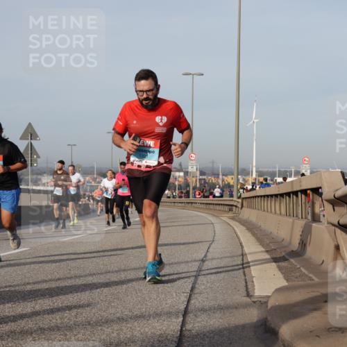 03.10.2026 - Köhlbrandbrückenlauf Yannick Fuchs http://msf.ph/oto/10776186 03.10.2026 09:42:16 Position 2 1325 meine-sportfotos.de