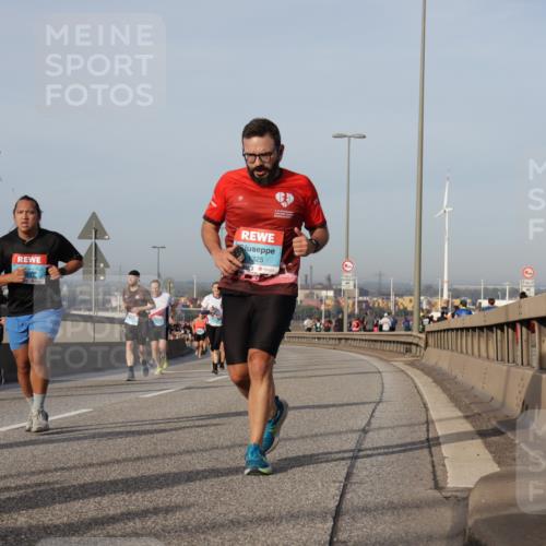 03.10.2026 - Köhlbrandbrückenlauf Yannick Fuchs http://msf.ph/oto/10776189 03.10.2026 09:42:16 Position 2 1325 meine-sportfotos.de