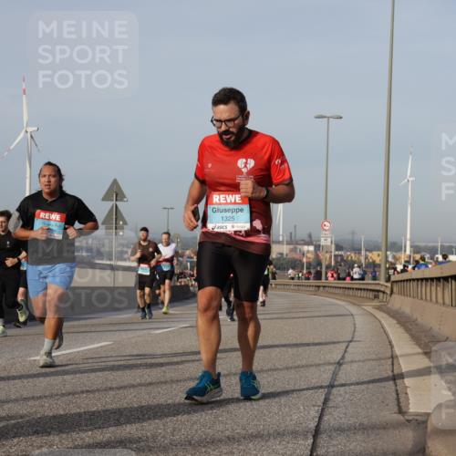 03.10.2026 - Köhlbrandbrückenlauf Yannick Fuchs http://msf.ph/oto/10776193 03.10.2026 09:42:16 Position 2 1325 meine-sportfotos.de
