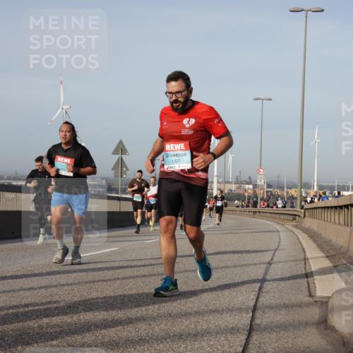 03.10.2026 - Köhlbrandbrückenlauf Yannick Fuchs http://msf.ph/oto/10776196 03.10.2026 09:42:17 Position 2 1325 meine-sportfotos.de