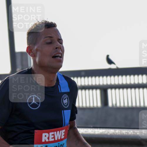 03.10.2026 - Köhlbrandbrückenlauf Yannick Fuchs http://msf.ph/oto/10776198 03.10.2026 09:16:32 Position 1 7 meine-sportfotos.de