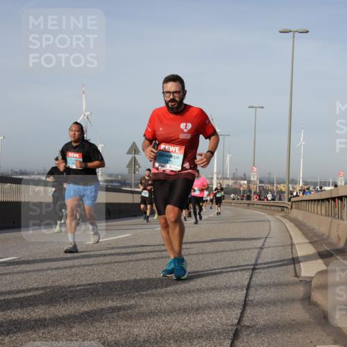 03.10.2026 - Köhlbrandbrückenlauf Yannick Fuchs http://msf.ph/oto/10776200 03.10.2026 09:42:17 Position 2 1325 meine-sportfotos.de