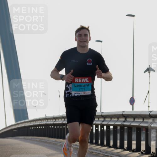 03.10.2026 - Köhlbrandbrückenlauf Yannick Fuchs http://msf.ph/oto/10776233 03.10.2026 09:17:00 Position 1 1773 meine-sportfotos.de