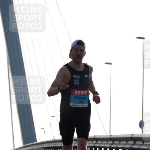 03.10.2026 - Köhlbrandbrückenlauf Yannick Fuchs http://msf.ph/oto/10776245 03.10.2026 09:17:10 Position 1 1508 meine-sportfotos.de