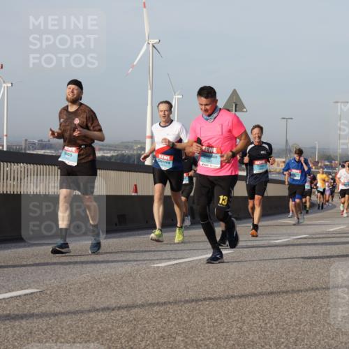 03.10.2026 - Köhlbrandbrückenlauf Yannick Fuchs http://msf.ph/oto/10776252 03.10.2026 09:42:21 Position 2 1937, 1940 meine-sportfotos.de