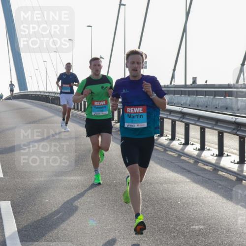 03.10.2026 - Köhlbrandbrückenlauf Yannick Fuchs http://msf.ph/oto/10776306 03.10.2026 09:17:36 Position 1 2043, 2111 meine-sportfotos.de