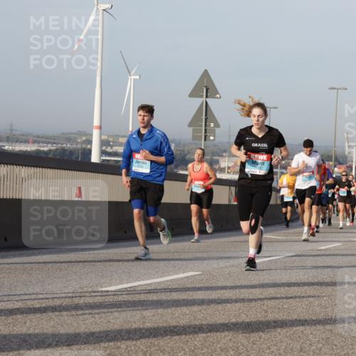 03.10.2026 - Köhlbrandbrückenlauf Yannick Fuchs http://msf.ph/oto/10776311 03.10.2026 09:42:24 Position 2 645, 2532, 1422 meine-sportfotos.de